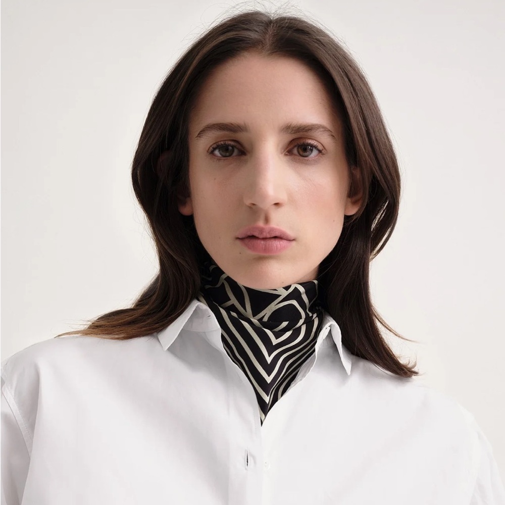 Toteme 100% silk Monogram ‘the signature’ scarf - Picture 3 of 8